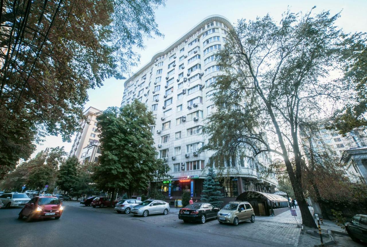 Spacious And Cozy Apartment In Bishkek Center ภายนอก รูปภาพ