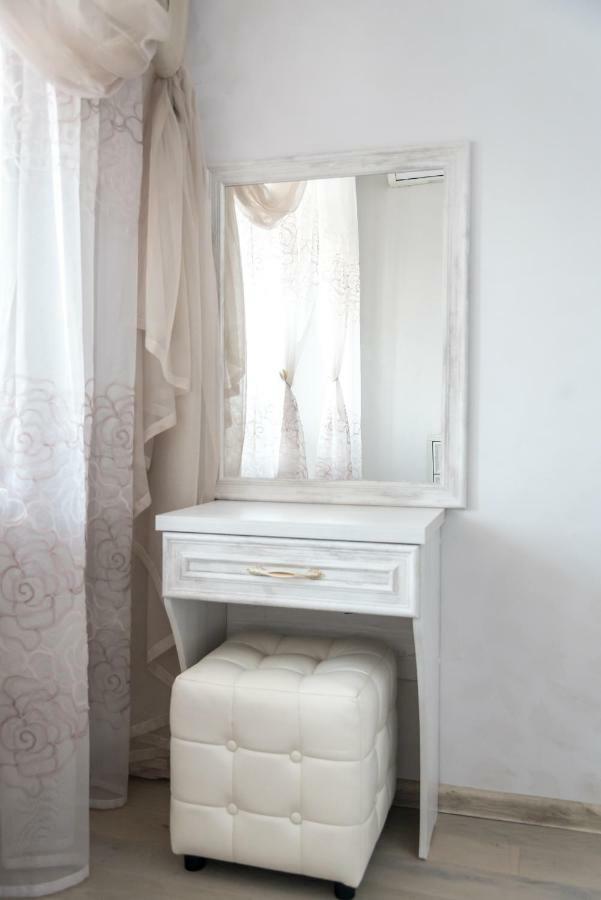 Spacious And Cozy Apartment In Bishkek Center ภายนอก รูปภาพ