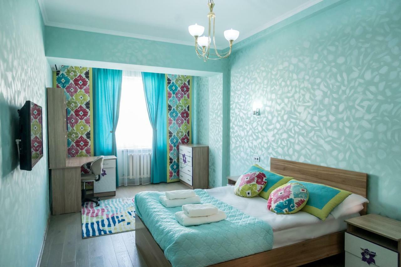 Spacious And Cozy Apartment In Bishkek Center ภายนอก รูปภาพ