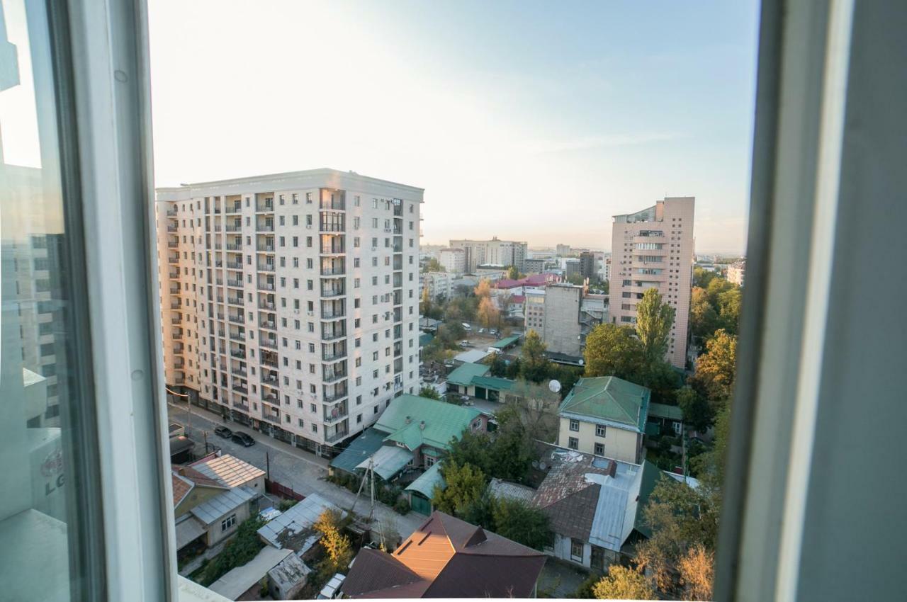 Spacious And Cozy Apartment In Bishkek Center ภายนอก รูปภาพ